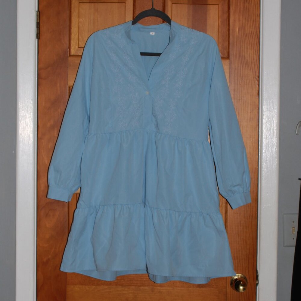 Unknown Brand Embroidered Accent Peasant Tunic
